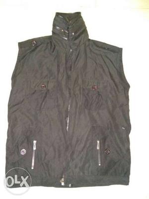 Black Full-zip Vest