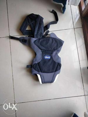Chicco baby carrier bag. you can use for 6 months