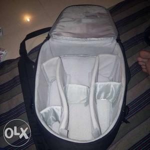 New condition dslr bag onky 2 month old