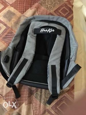 Anit theft laptop bag with inbuilt charging port