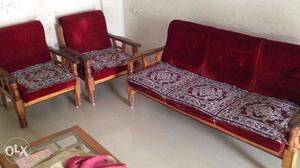 Lounge Room Chair/Sofa - Traditional Style Chair