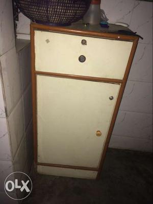 Parlor mirror with this rack in good condition
