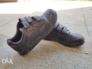 Very good condition Adidas black trainers