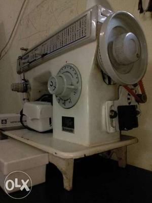 Singer table top full settel power sewing and