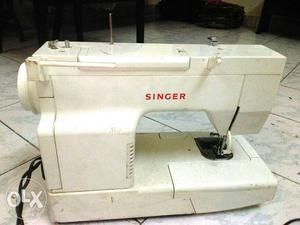 Singer table top full settel power sewing and Embroidery