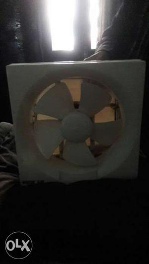 White Exhaust Fan of Crompton greaves Brisk Air