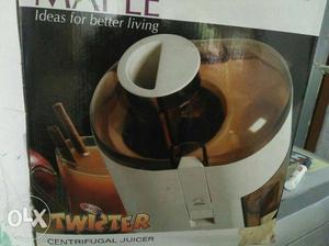 White Twister Centrifugal Juicer Box