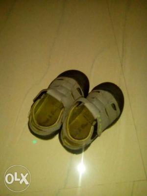 2 to 3 years boys used shoes front protected