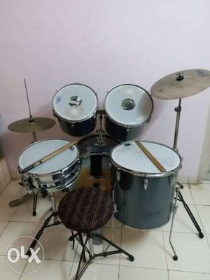 5 piece gladenick drum set with 2 pair of sticks