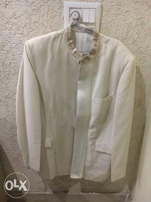 Creme coloured full suit size 42 branded