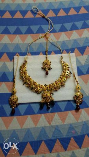 Gold-colored Necklace And Pair Of Dangle Earrings