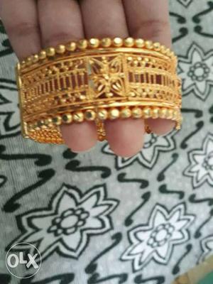 New only golden bangle wid nice design for 350 only