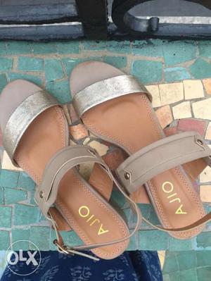New sandals,block heel size 37.
