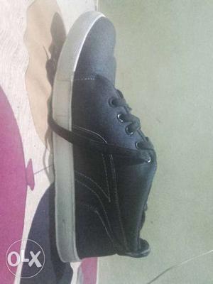 New shoes never used seling because of size