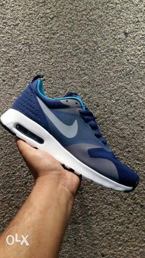 Nike tavas...brand new..