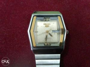 Vintage automatic watch at a glance