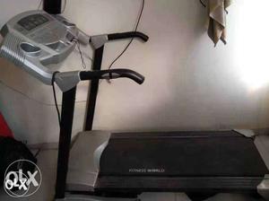 Automatic treadmill with incline not much used