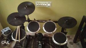 Black And Gray Electronic Drum Kit