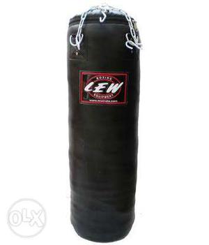 Lew punching bag with hanging chain.for boxing