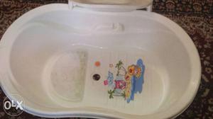 Branded baby's bath tub...hardly used and in good