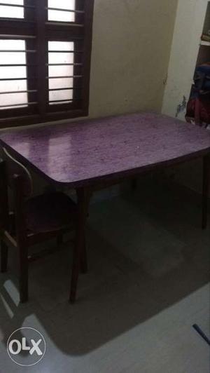 Dining table with 4 chairs good condition