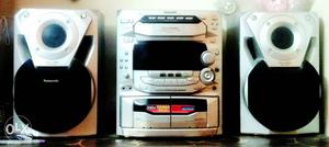 Awesome Panasonic Cd stereo with free cd's