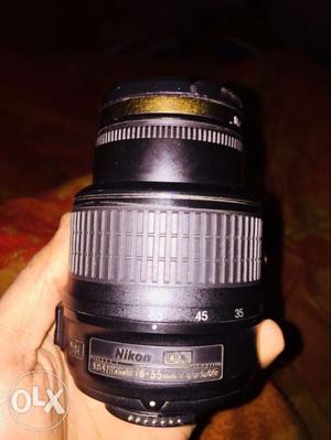Black Nikon Zoom Lens