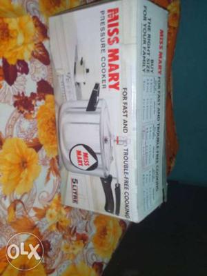 Brand new unused 5 litre pressure cooker just for