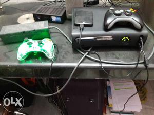 Game - X-box 360 with 2 remote and 1 Tb portable