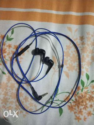 Soundmagic ES11 in ear earphones with Microphone.