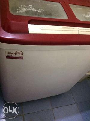Godrez semi automatic 6.5 kg 3 yrs old washing