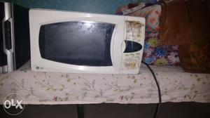 Microwave Oven 30ltr in a good condition