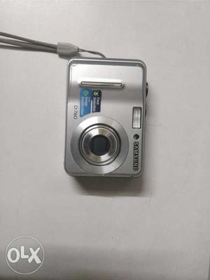 Samsung 7.2 megapixel point and shoot camera with