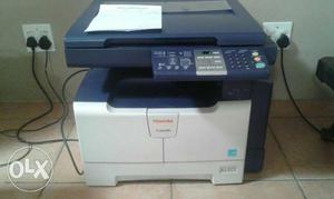 Toshiba photocopier machine with printer laser fix rate