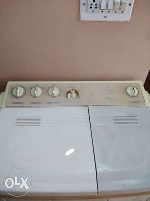 Vediocon washing machine in very good condition.