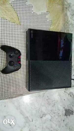 Xbox one 500gb with one CD