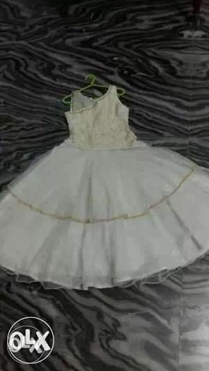 Party wear baby goune for 4...6 years old girl