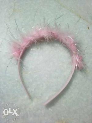 The hair band is in pink colour