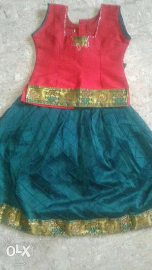 1 yr old top and skirt. It is suitable for 2 yrs