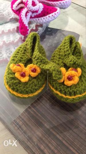 Baby's Pair Of Green-and-yellow Knit Shoes