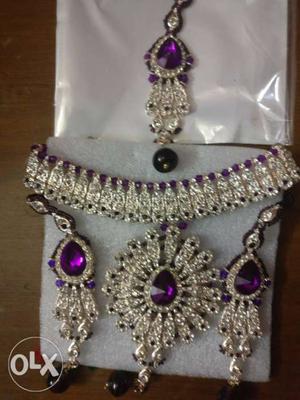 Beautiful wedding jewellery set with maang-tika,