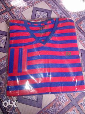 Blue And Red Striped V-neck Shirt With Clear Pack