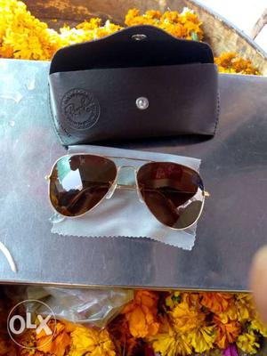 Brown Ray-Ban Aviator With Leather Case