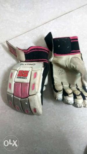 Cricket gloves Ss platinum Cricket gloves.