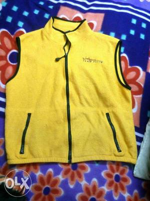 Fresh half arm yellow jacket, contract for