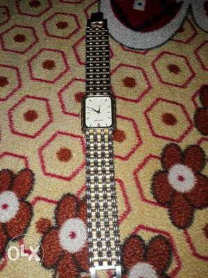 Ladies watch neat condition 1 month use company aswar no box