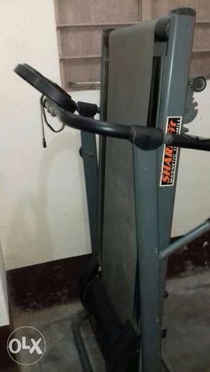 Magnetic treadmill