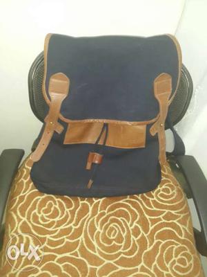Navy blue Travel Bag. Excellent Condition