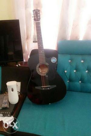 New guitar good condition not used contact