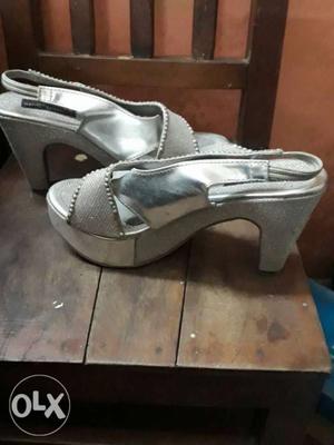 Pair Of Gray Slingback Chunky-heeled Pump Sandals